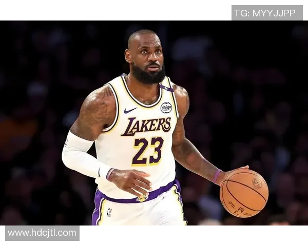 詹姆斯创历史新纪录成为首位四万分一万板一万助球员